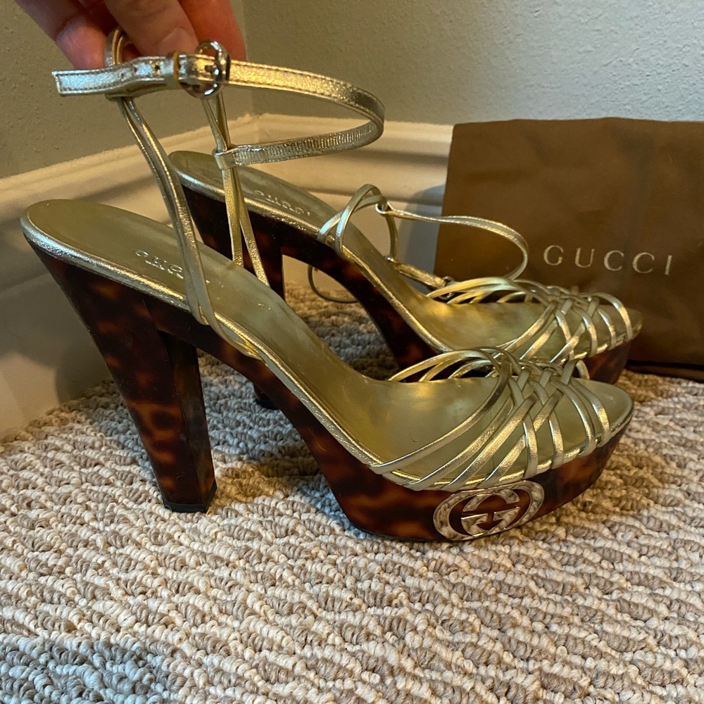 Gucci Tortoise Resin and Gold Metallic Leather Strappy Platform Sandals 10.5